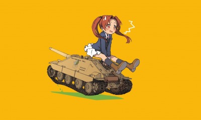 аниме девочка на танке желтый фон