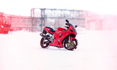мотоцикл снег красный