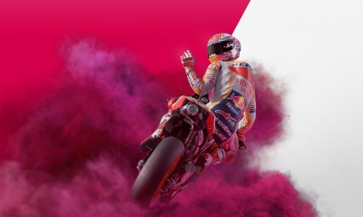 мотоциклист дым розовый