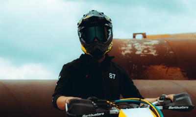 мотоциклист шлем мотокросс