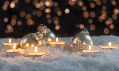 зима новый год свечи огни боке блеск елочные игрушки