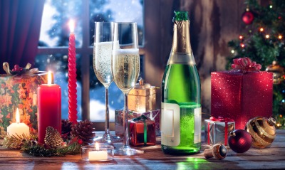 бокалы шампанское стол свечи новый год