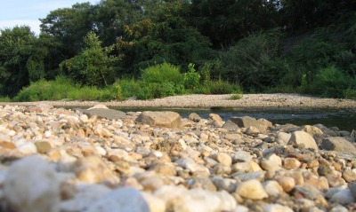 Каменистый берег реки
