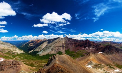 Красочный пейзаж гор