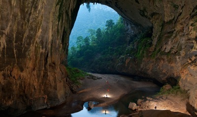 Огромная пещера