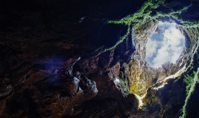 Вертикальная пещера
