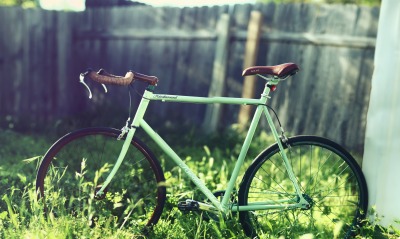 велосипед на лужайке