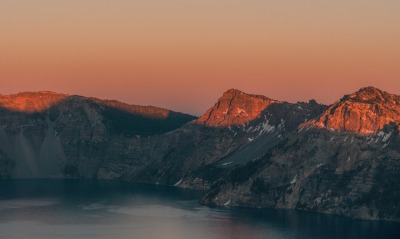горы на закате вершины озеро вечер
