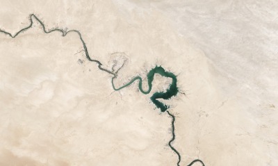 река, пустыня