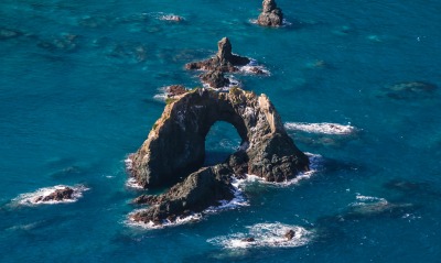скала арка высота море