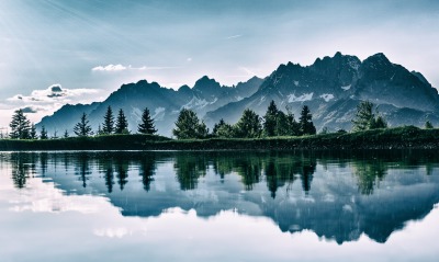 горы озеро ели отражение