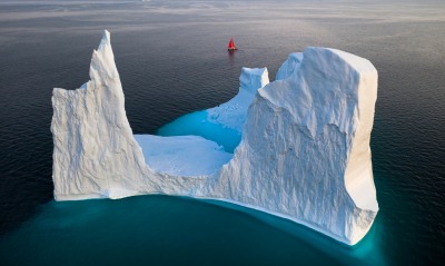айсберг льдина лодка