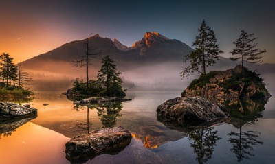 озеро камни горы туман рассвет