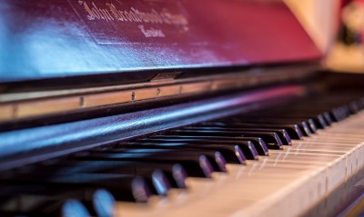Пианино краски пурпурный