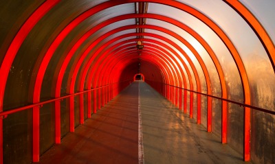 тоннель, красный