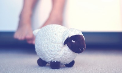 мягкая игрушка овечка белая