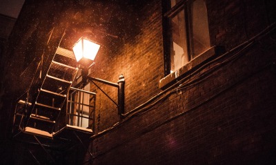 фонарь, старый дом