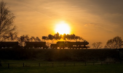 паровоз поезд на закате