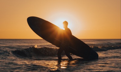 серфинг на закате силуэт доска море