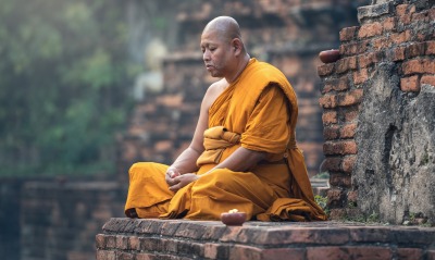 буддист буддизм монах кирпичная стена