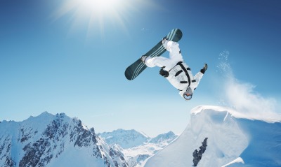 сноубордист прыжок горы