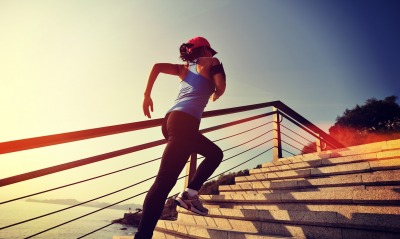 бег спорт девушка лестница