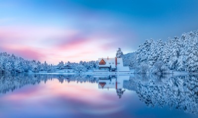 зима озеро дом снег отражение