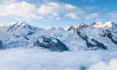 горы вершины снег облака над облаками