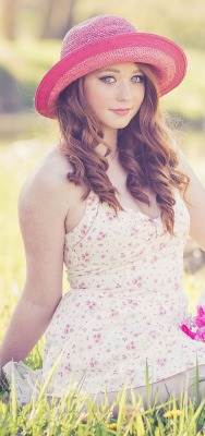 девушка лето шляпка лужайка цветы