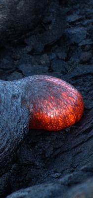 лава черная камень вулкан