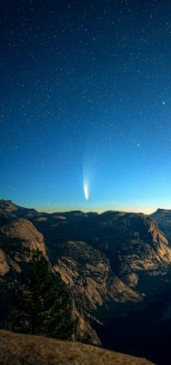 комета neowise над горами горы ночь звезды
