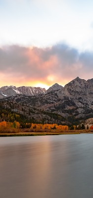 горы озеро осень на закате