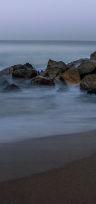 камни берег море