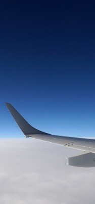 крыло самолет над облаками горизонт