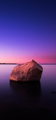 камень озеро на закате сумерки