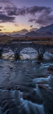 камни река горы мост
