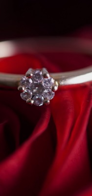 кольцо с бриллиантом красная роза