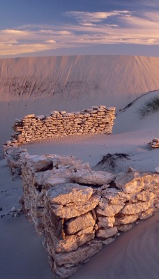 Остатки построений в пустыне