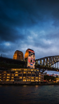 реклама на мосту