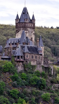 Замок на холмах