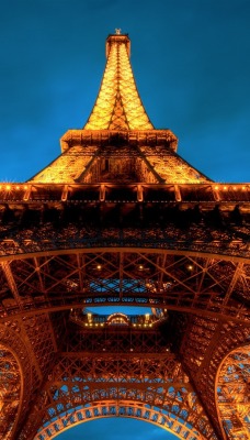 Эйфелева башня париж в огнях ночью