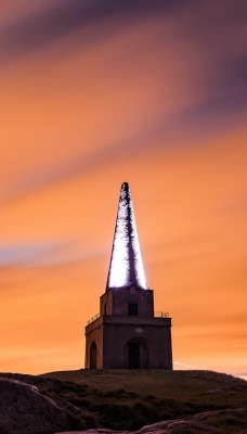 башня шпиль свечение