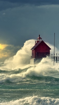 шторм море маяк волна