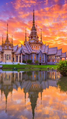 тайланд храм на закате озеро
