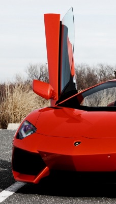 Красный Lamborghini Aventador