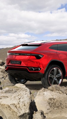 красный автомобиль Lamborghini Aventador
