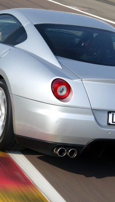 Серебристый Ferrari