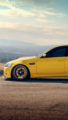 Желтый BMW M3