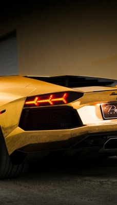 Золотистая lamborghini