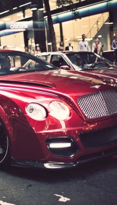 бордовая Bentley
